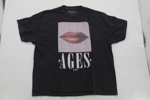 Ages XXIV Black Graphic T-Shirt with Lips Print